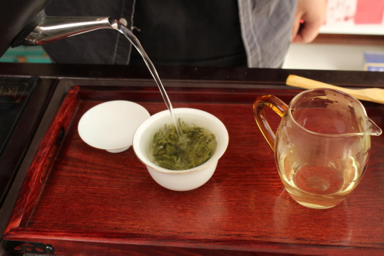 买茶时别听商家“忽悠”，认准3个选茶标准，小白也能买到优质茶